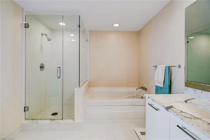 3000 Oasis Grand BLVD # 2003, FORT MYERS FL 33916