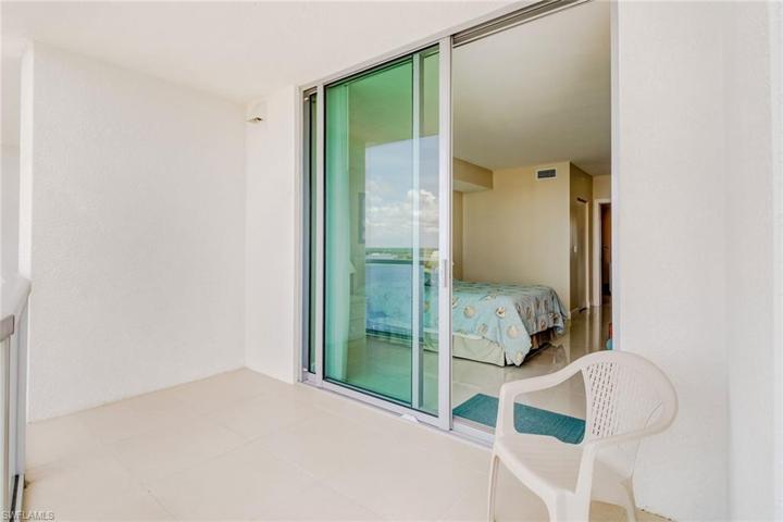 3000 Oasis Grand BLVD # 2003, FORT MYERS FL 33916