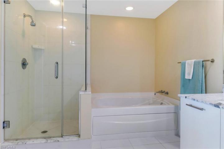 3000 Oasis Grand BLVD # 2003, FORT MYERS FL 33916