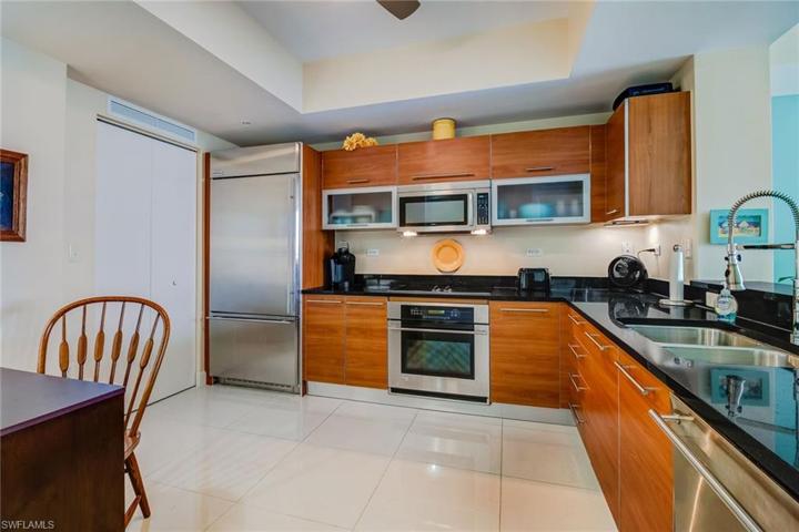 3000 Oasis Grand BLVD # 2003, FORT MYERS FL 33916