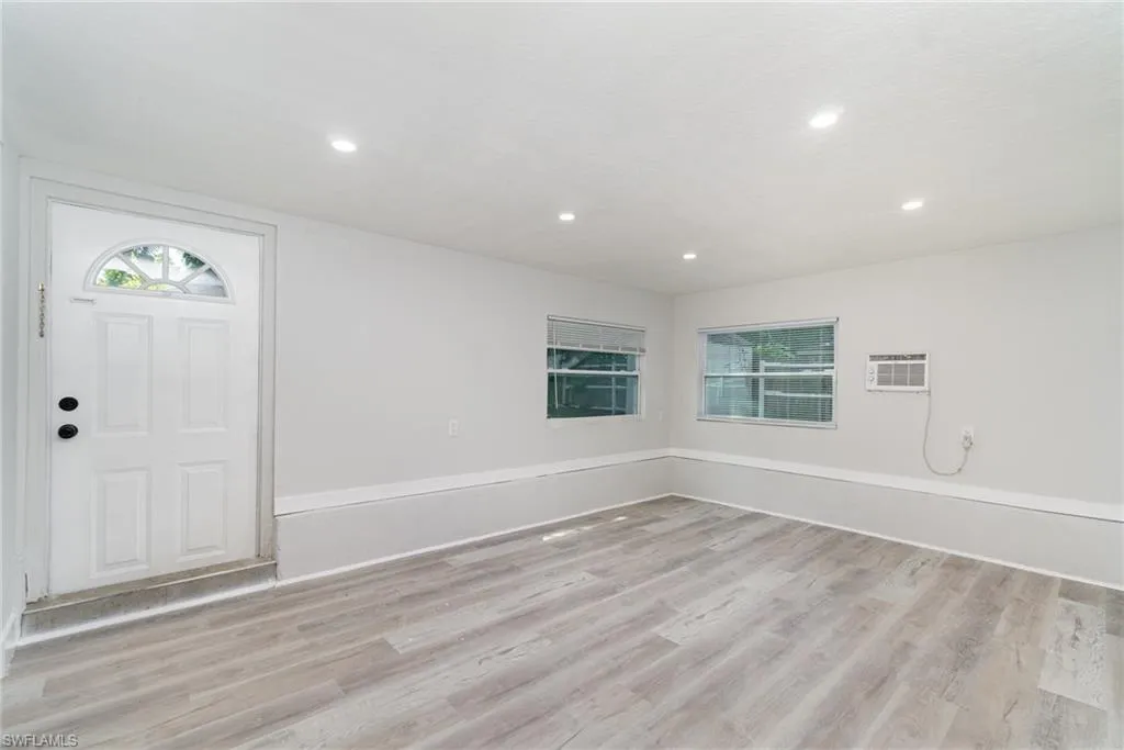 319 Arlington AVE, Fort Myers, FL 33905,225063365