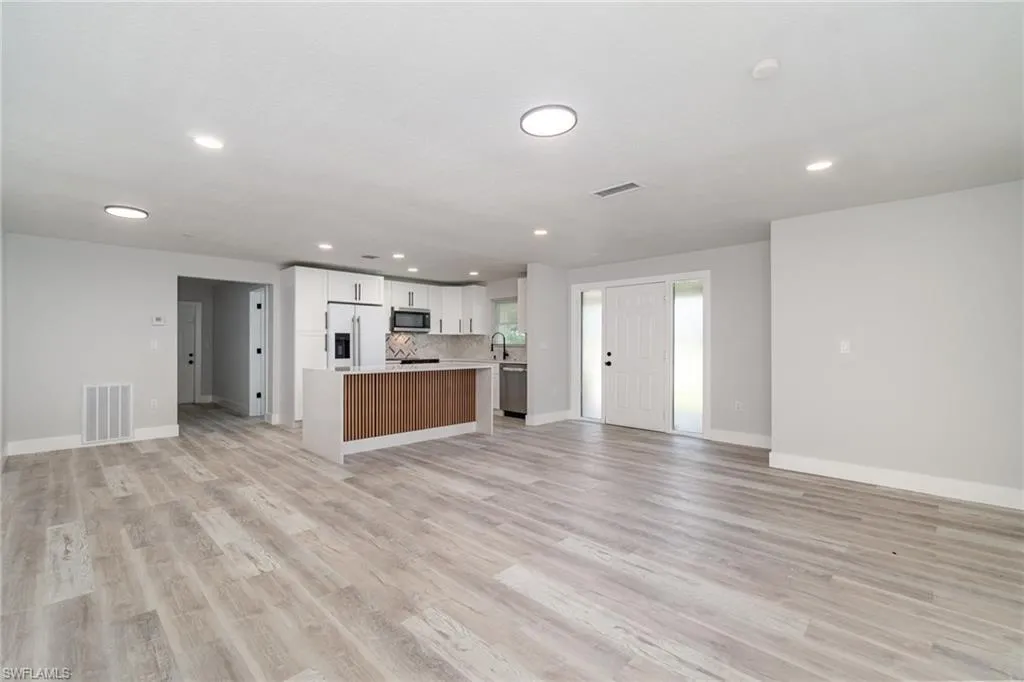 319 Arlington AVE, Fort Myers, FL 33905,225063365