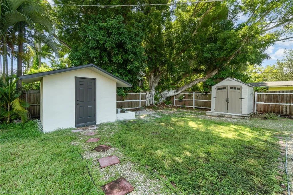 319 Arlington AVE, Fort Myers, FL 33905,225063365
