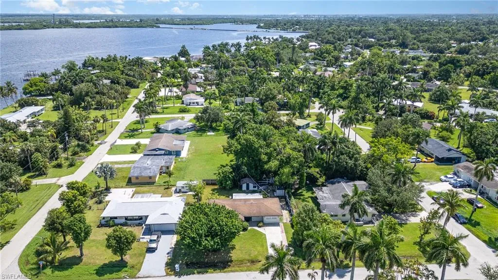319 Arlington AVE, Fort Myers, FL 33905,225063365