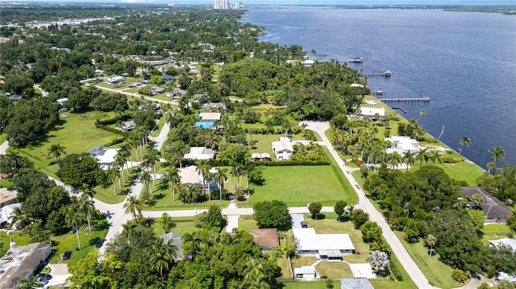 319 Arlington AVE, Fort Myers, FL 33905,225063365