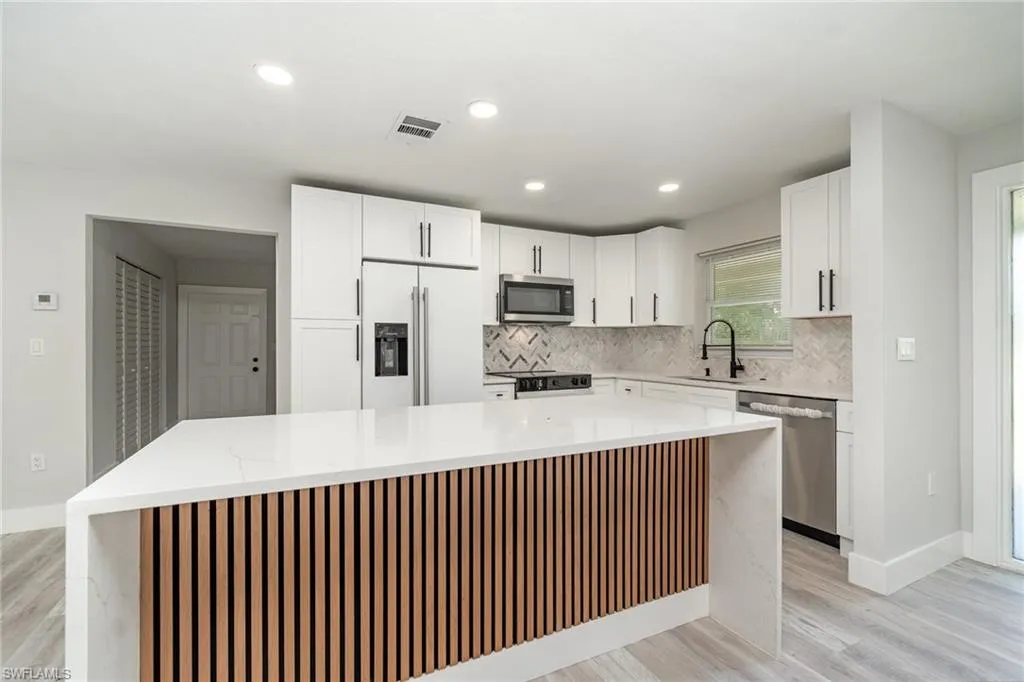 319 Arlington AVE, Fort Myers, FL 33905,225063365