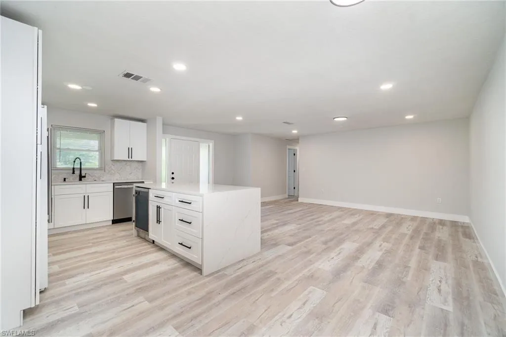 319 Arlington AVE, Fort Myers, FL 33905,225063365