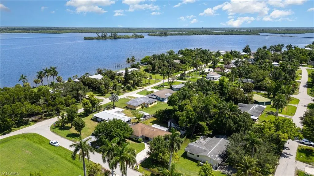 319 Arlington AVE, Fort Myers, FL 33905,225063365