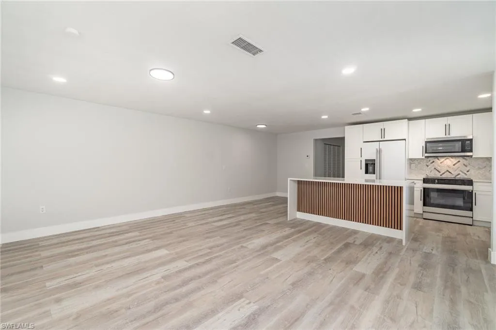 319 Arlington AVE, Fort Myers, FL 33905,225063365