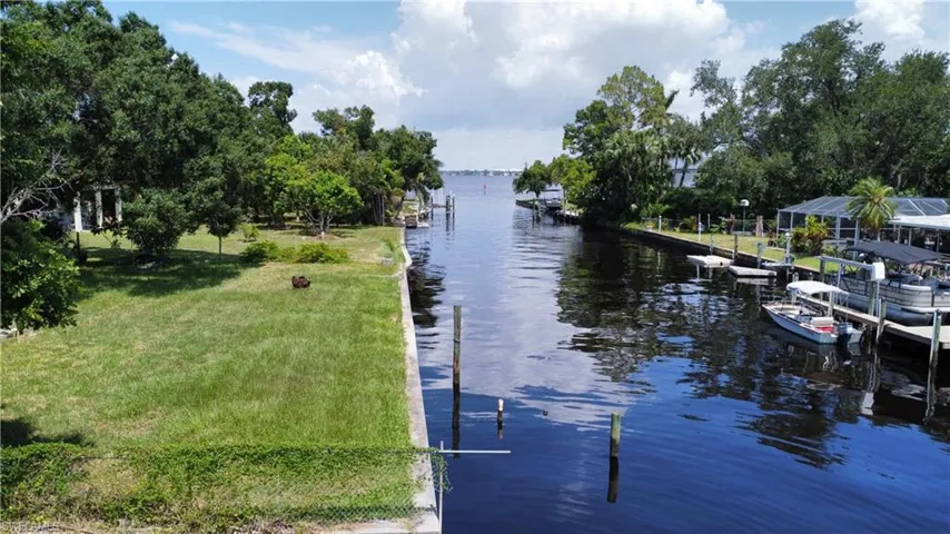1845 Marina Cir, North Fort Myers, Florida 33903