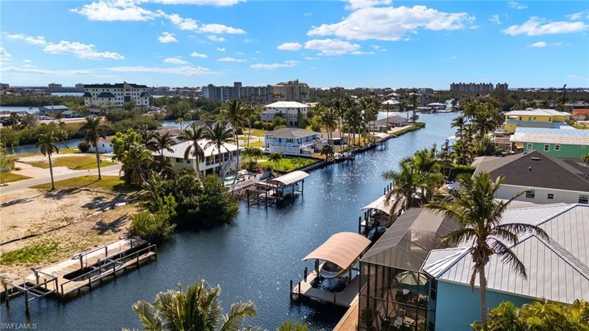 Birds eye view of property featuring a Canal view
