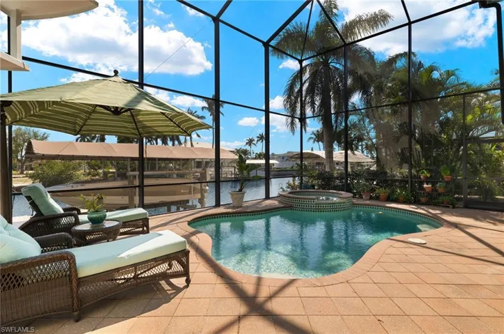 view of pool and spa in the lanai