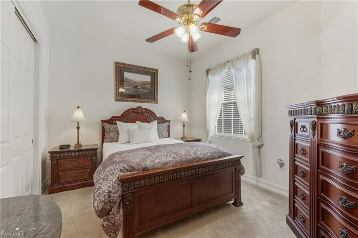 Guest bedroom w/ensuite bath
