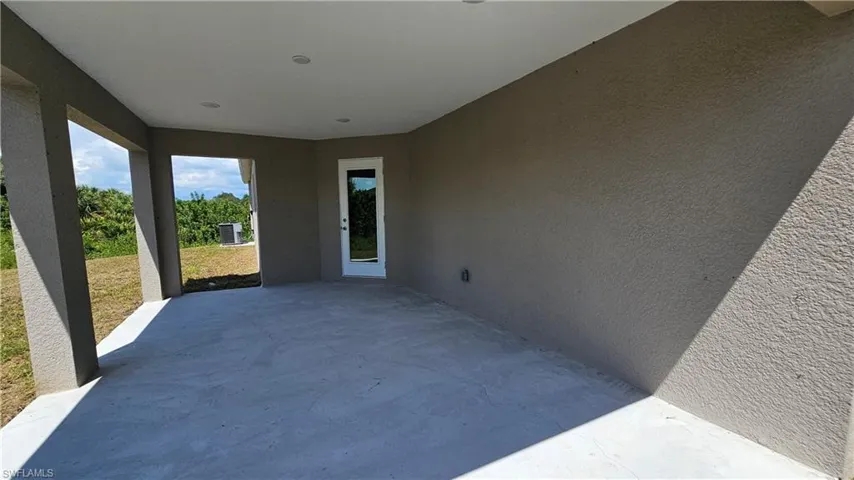 8056  Sunrise  CIR, Labelle, FL 33935