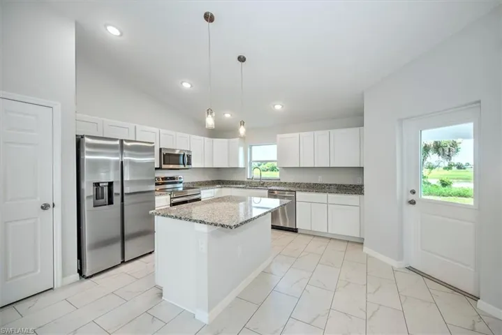 8056  Sunrise  CIR, Labelle, FL 33935