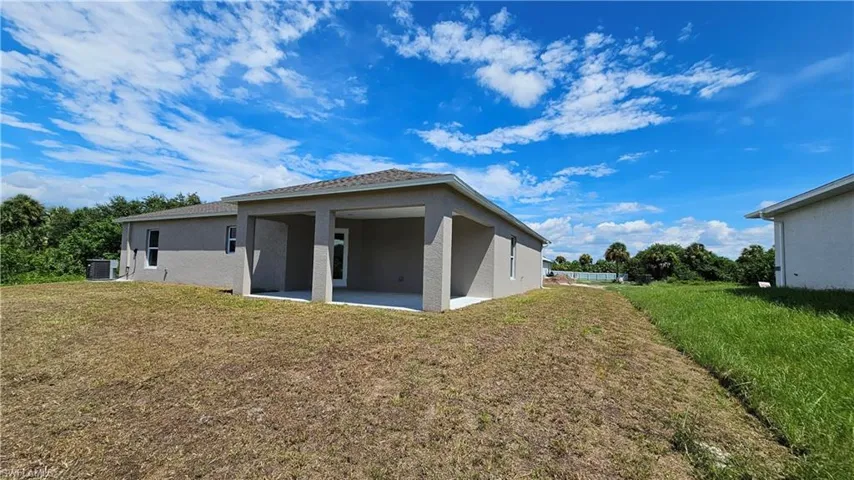 8056  Sunrise  CIR, Labelle, FL 33935