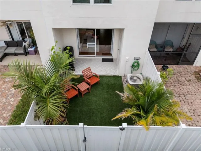 View of yard featuring an outdoor hangout area