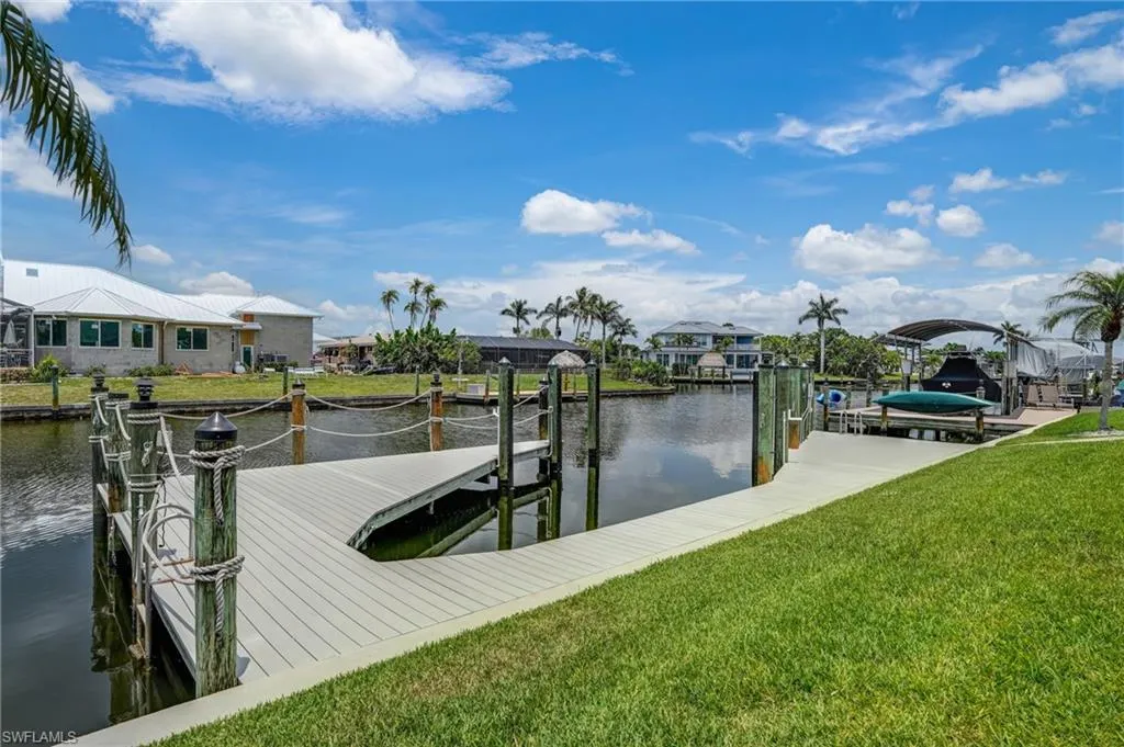 233 El Dorado PKWY, Cape Coral, FL 33914,225050601