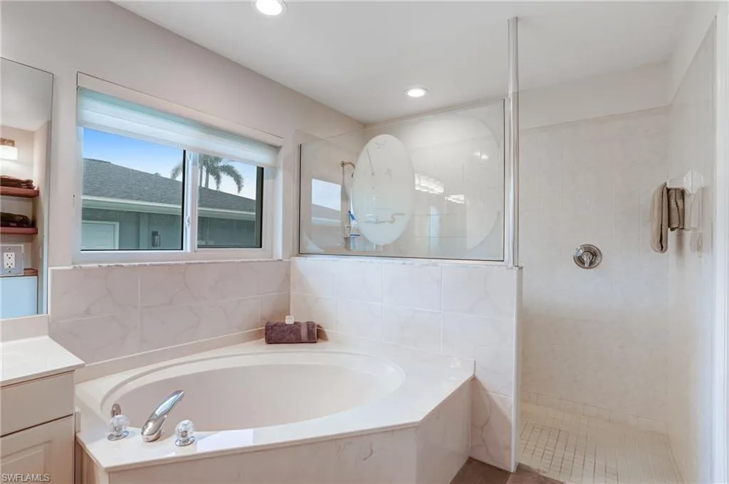 233 El Dorado PKWY, Cape Coral, FL 33914,225050601