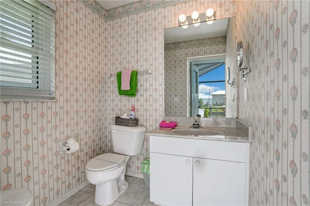 233 El Dorado PKWY, Cape Coral, FL 33914,225050601