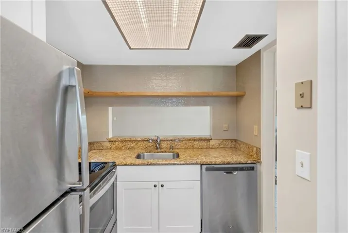 3276  Royal Canadian  TRCE, Fort Myers, FL 33907