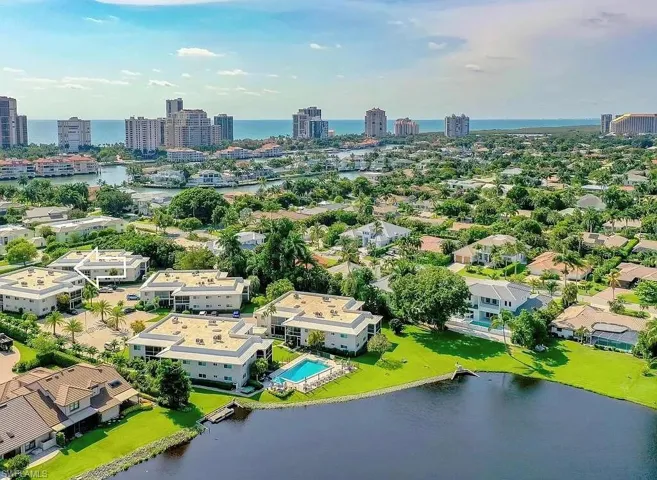 4180  Crayton  RD, Naples, FL 34103