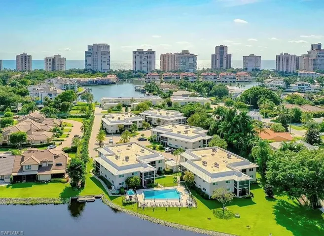 4180  Crayton  RD, Naples, FL 34103