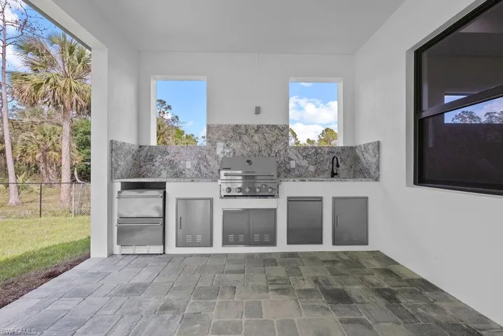 Outdoor built in kitchen
