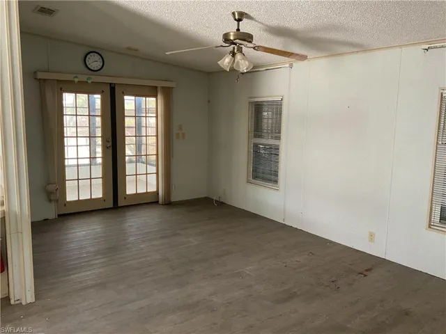 Living room & Lanai