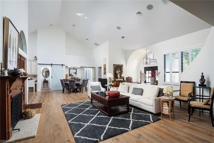 1922  Blackstone  CIR, Naples, FL 34109
