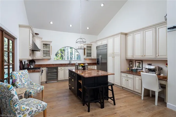 1922  Blackstone  CIR, Naples, FL 34109