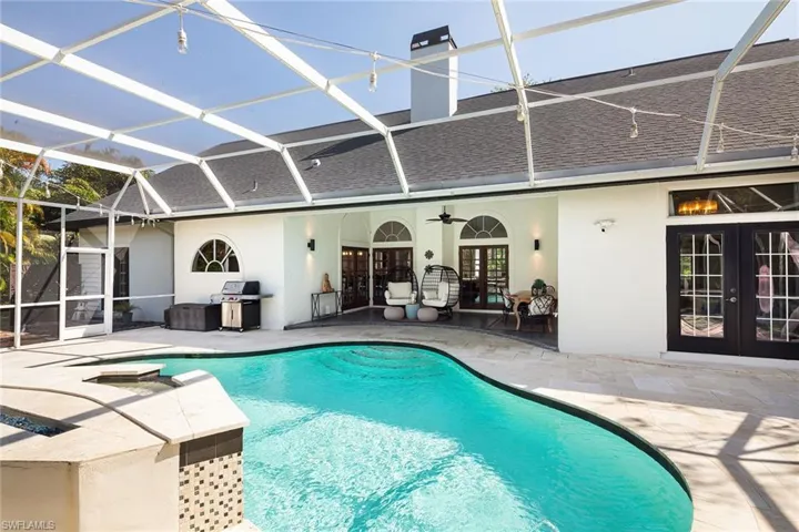 1922  Blackstone  CIR, Naples, FL 34109