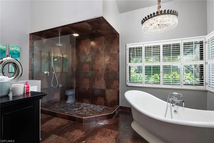 1922  Blackstone  CIR, Naples, FL 34109