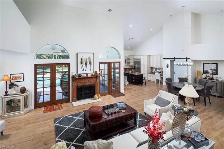 1922  Blackstone  CIR, Naples, FL 34109