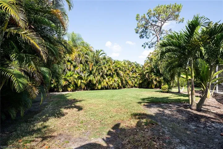 1922  Blackstone  CIR, Naples, FL 34109