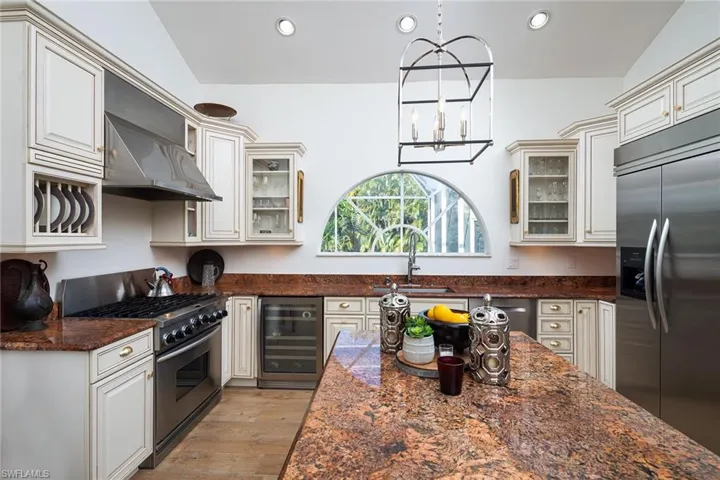 1922  Blackstone  CIR, Naples, FL 34109