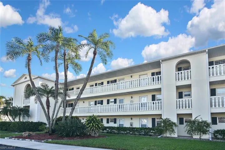 View of apartment building / complex