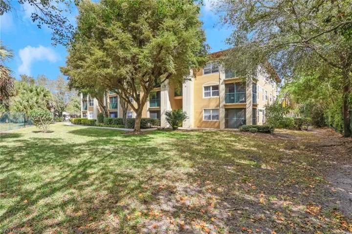 8851 Colonnades Ct W 131, Bonita Springs, Florida 34135