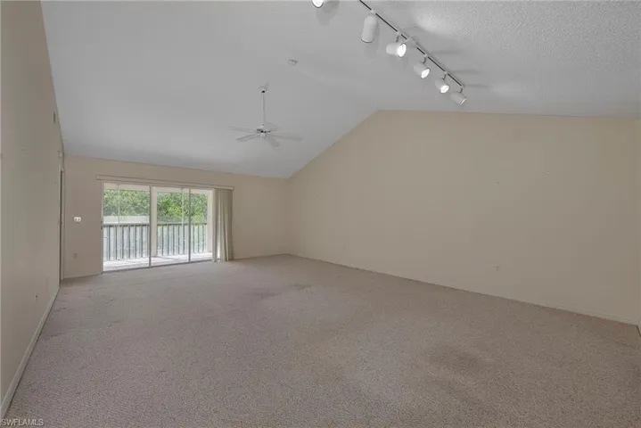 Big, Wide Great Room with Vaulted Ceilings, Extra Storage