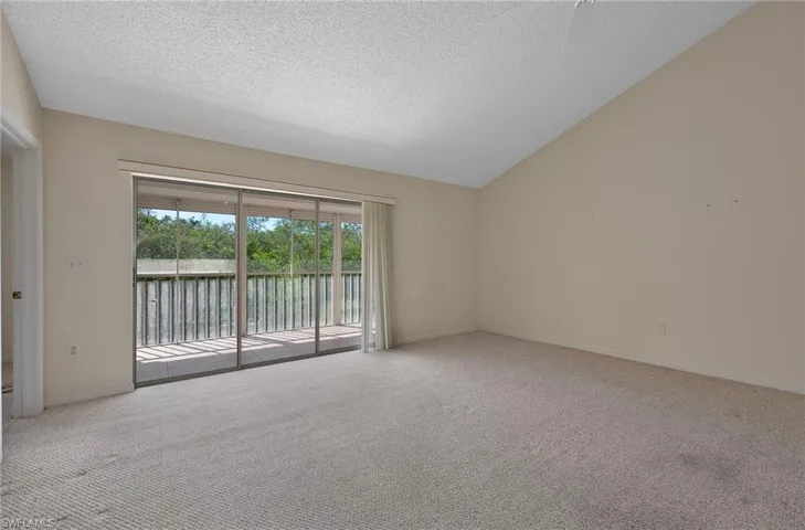 Big, Wide Great Room with Vaulted Ceilings, Extra Storage