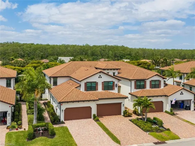 WELCOME HOME! 12019 HAWTHORN LAKE DR #101