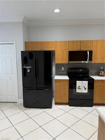 7431  Bristol  CIR, Naples, FL 34120