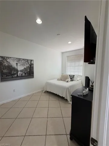 7431  Bristol  CIR, Naples, FL 34120