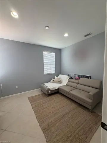 7431  Bristol  CIR, Naples, FL 34120