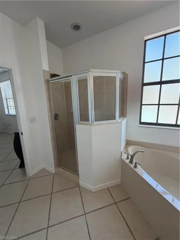 7431  Bristol  CIR, Naples, FL 34120