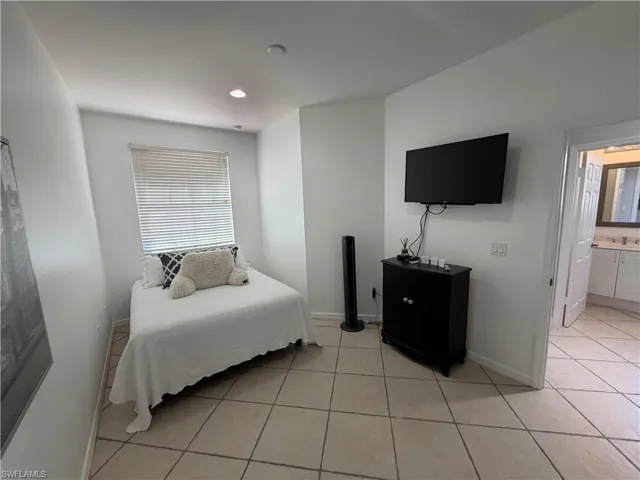 7431  Bristol  CIR, Naples, FL 34120