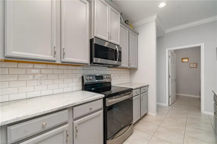 The impressive & modern subway tile backsplash