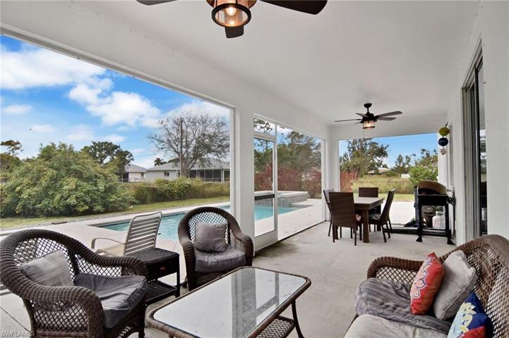Large screened in patio.