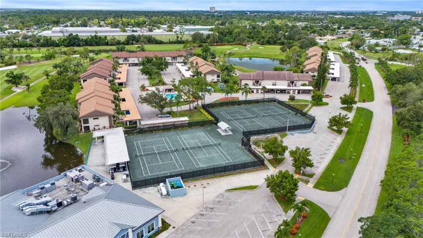 5905  Trailwinds  DR, Fort Myers, FL 33907