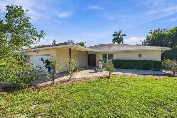688 Valley Dr, Bonita Springs, Florida 34134